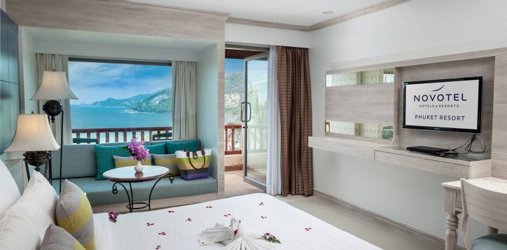 novotel-phuket-resort-room-superior-double-ocean-view-intro2-2