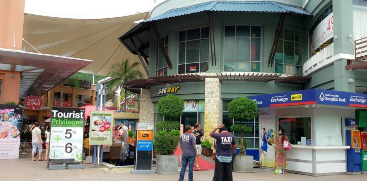 novotel-phuket-resort-shuttle-to-junceylon-meeting-point-2