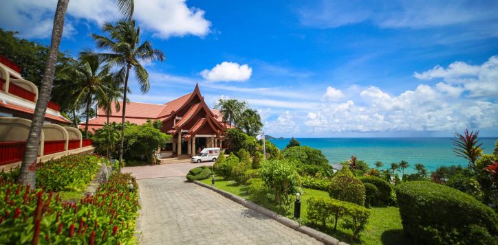 novotel-phuket-resort-shuttle-to-junceylon-mall